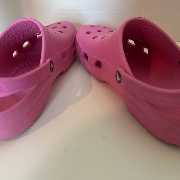 Crocs Classic Clogs Taffy Pink Men's Size 11 Comfortable, Lightweight Sandals - Picture 4 of 5